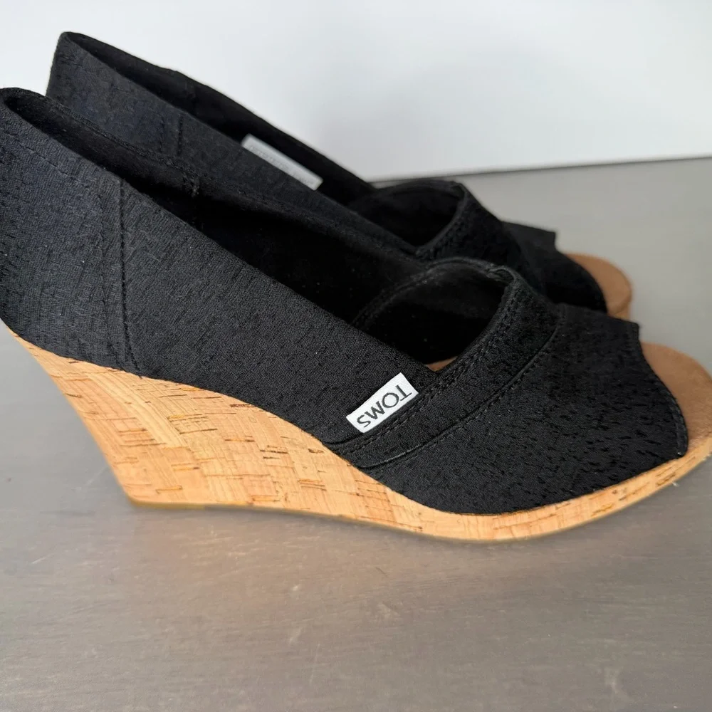 Toms Women's Size 6.5 Calypso Peep Toe Cork Wedge Fabric Shoes Black Worn 1x